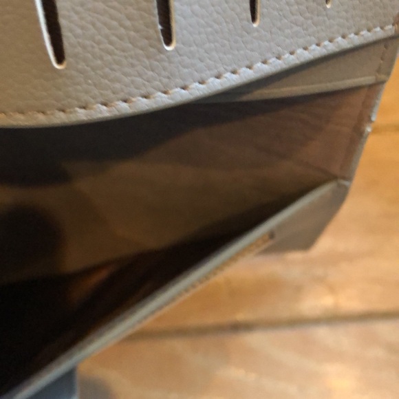NWT grey leather wallet - Picture 9 of 11